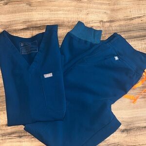 Figs Deep Reef Scrub Set XS Orange detail